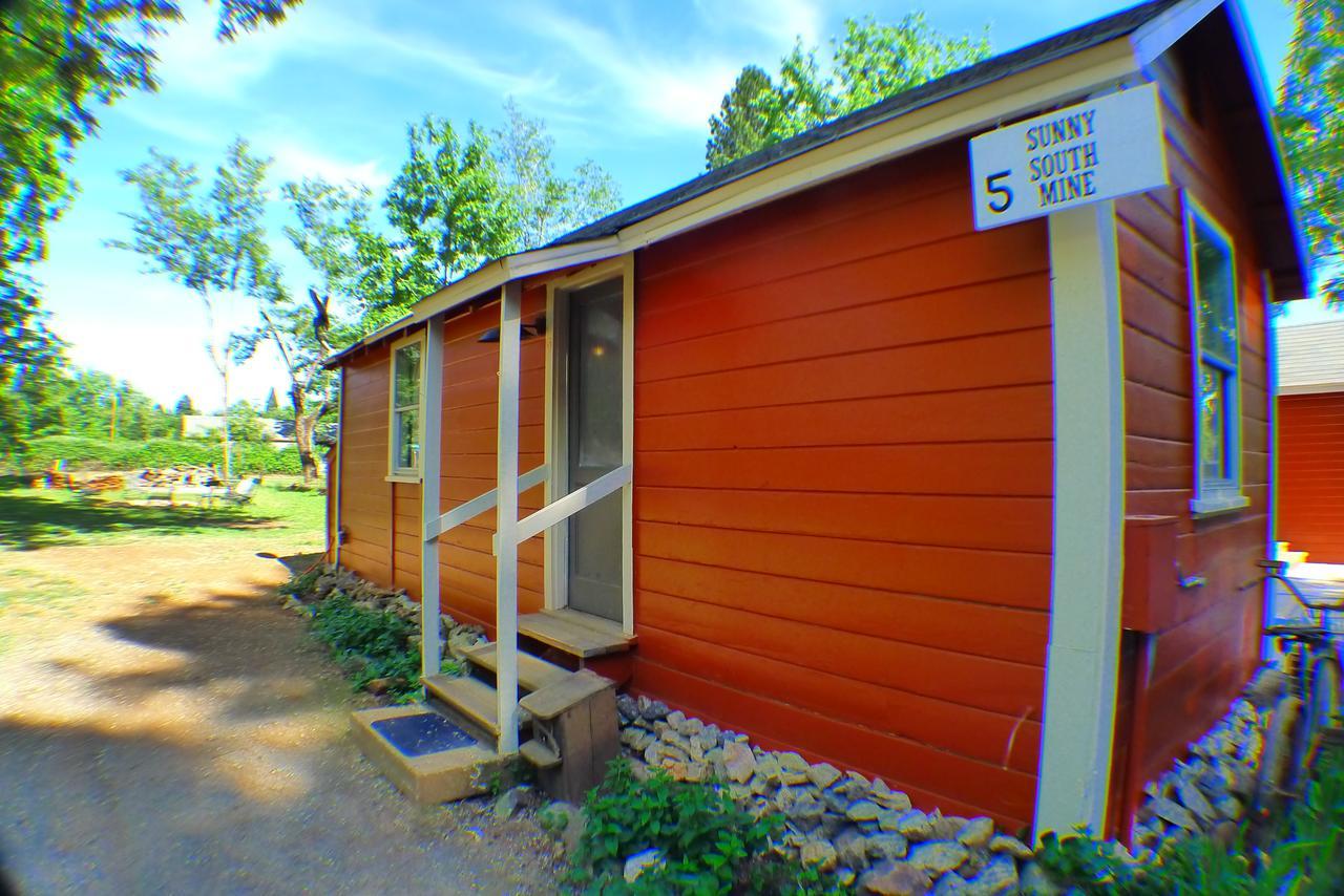 Miner'S Camp Motel Foresthill Exterior photo